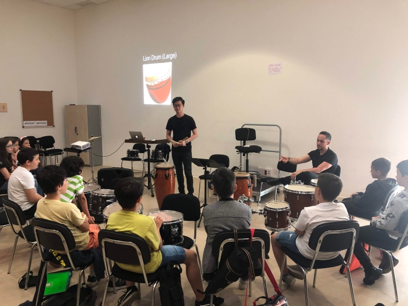 雙子擊樂二重奏於蓬費拉達音樂院交流音樂會演出與工作坊，教授當地師生台灣傳統擊樂